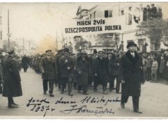Pochód w Łucku z okazji Święta niepodległości 11 listopada 1937 / CBN Polona