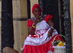 Kubanka w tradycyjnym stroju chętnie zapozuje turyście do zdjęcia (nie za darmo!)