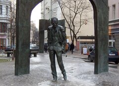 Moskwa, BUŁAT OKUDŻAWA – poeta i pieśniarz; pomnik stoi przy Arbacie. Fot. vera, CC Licence, www.flickr.com