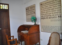 Pokój Dziadka (na biurku otwarty słownik). Fot. Armando Calderón, (CC BY-NC-ND 2.0)