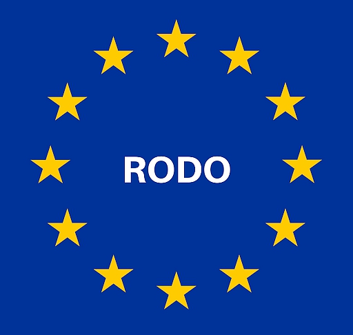 Flaga Uni Europejskiej z napisem RODO.