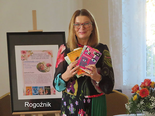 Agnieszka Tyszka na spotkaniu autorskim w Rogoźniku, 2022