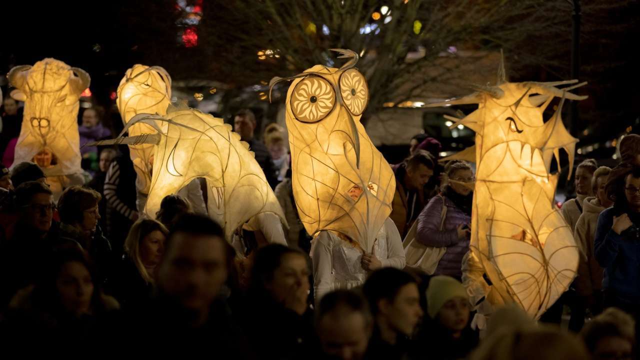 teatr uliczny lampiony 11